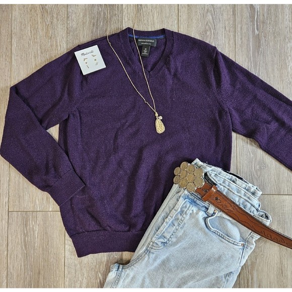 Banana Republic Sweaters - Banana Republic Merino Wool V Neck Sweater